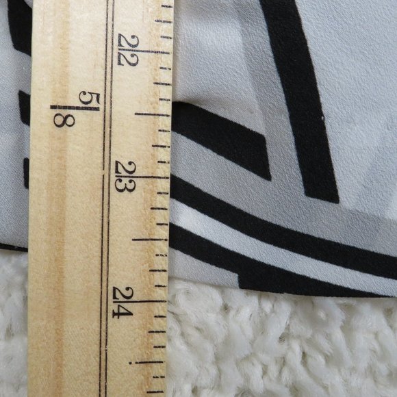 New York & Company* Women's Sleeveless Boat Neck Curved Hem Blouse Size~ XS - Picture 8 of 9